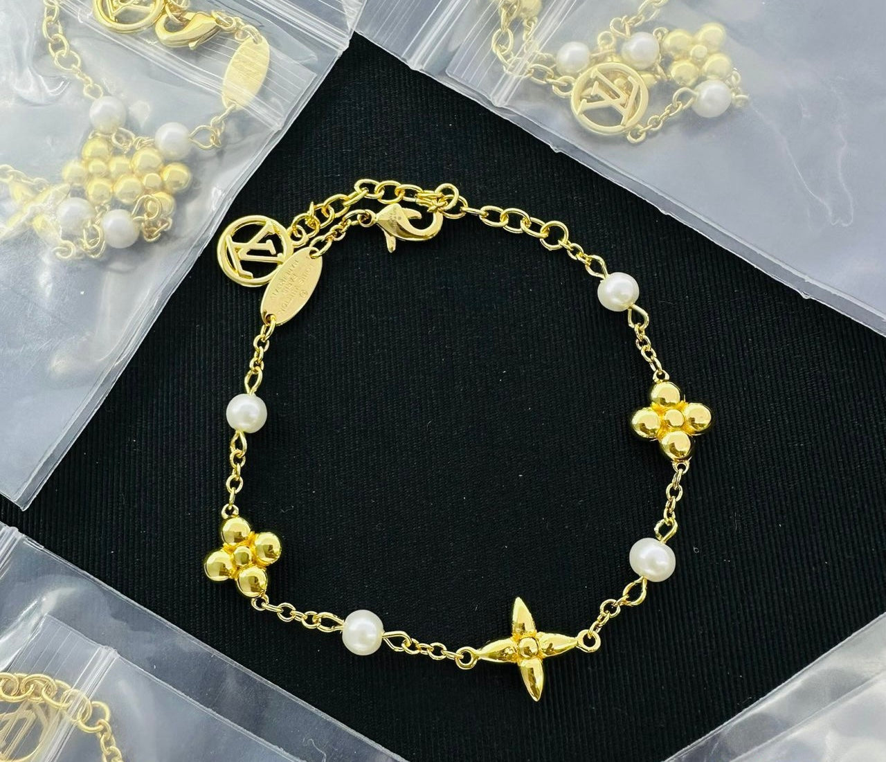Luxe Pearl Clover Gold Bracelet