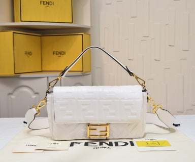 FENDI BAGUETTE IT girl Size: 26