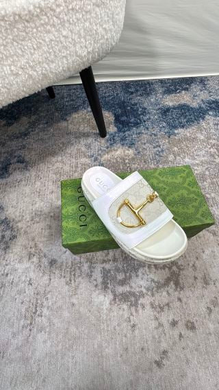 GU PLATFORM SANDALS