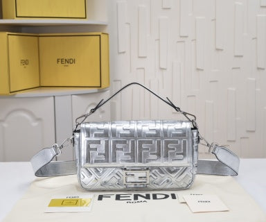 FENDI BAGUETTE IT girl Size: 26
