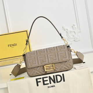 FENDI BAGUETTE IT girl Size: 26