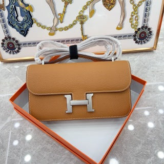 The new horizontal version of the Aiyu KangKang bag