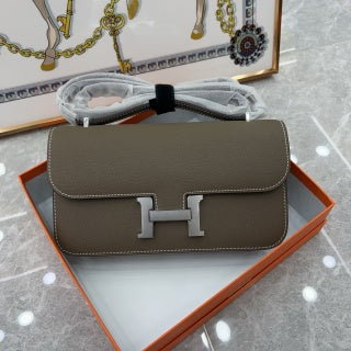 The new horizontal version of the Aiyu KangKang bag