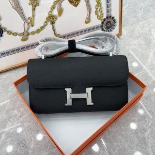 The new horizontal version of the Aiyu KangKang bag