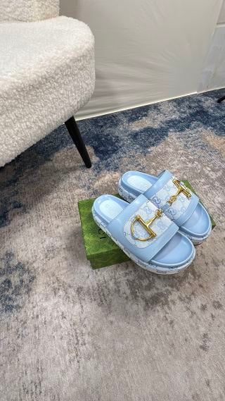 GU PLATFORM SANDALS