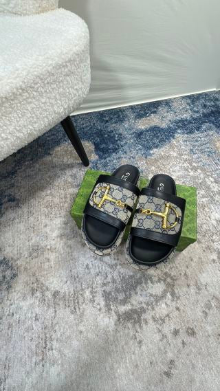 GU PLATFORM SANDALS