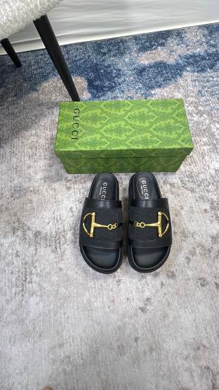 GU PLATFORM SANDALS