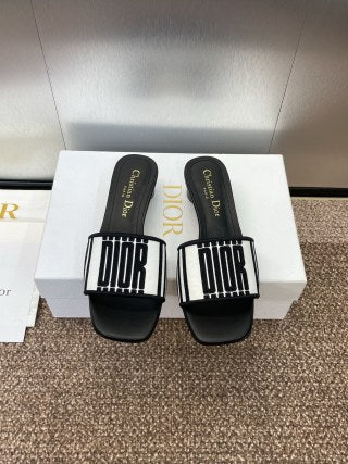 CD2025 HEELS: 4.5CM