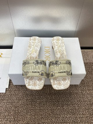 CD2025 HEELS: 4.5CM