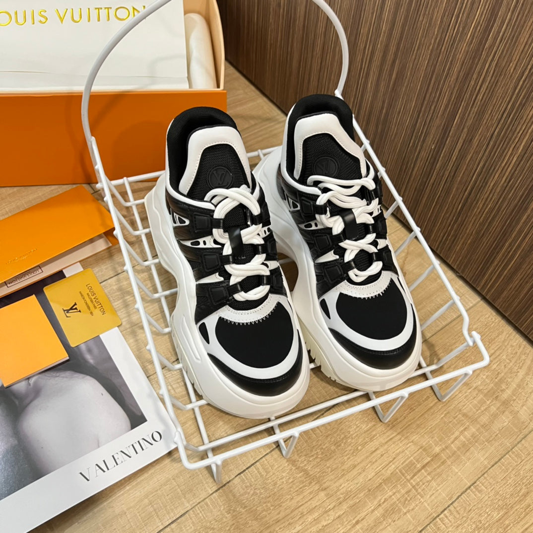LV SNEAKERS