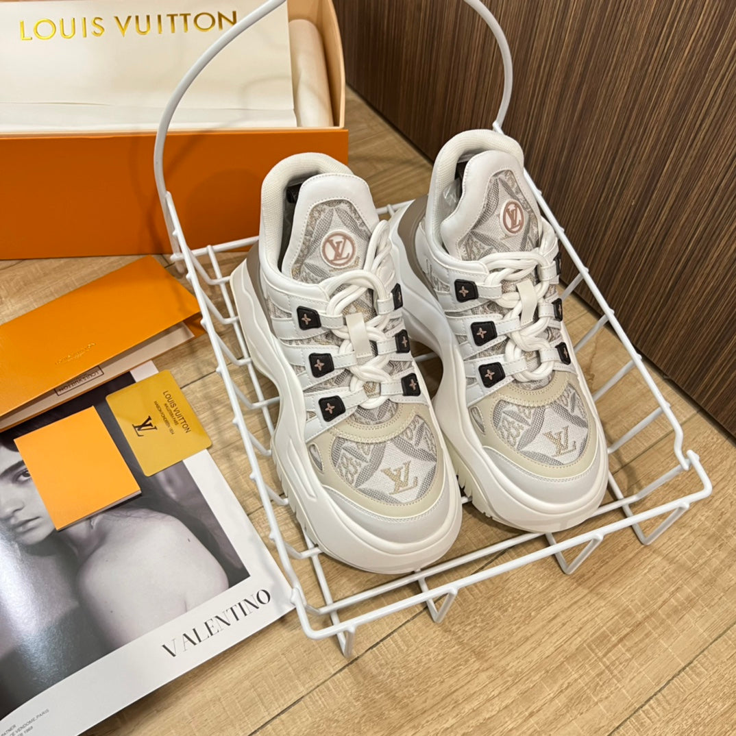 LV SNEAKERS