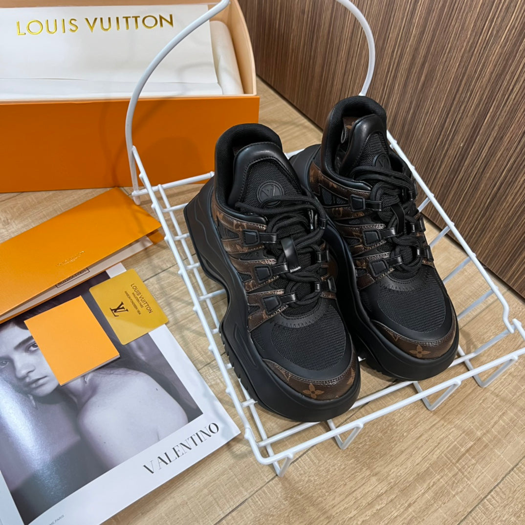 LV SNEAKERS