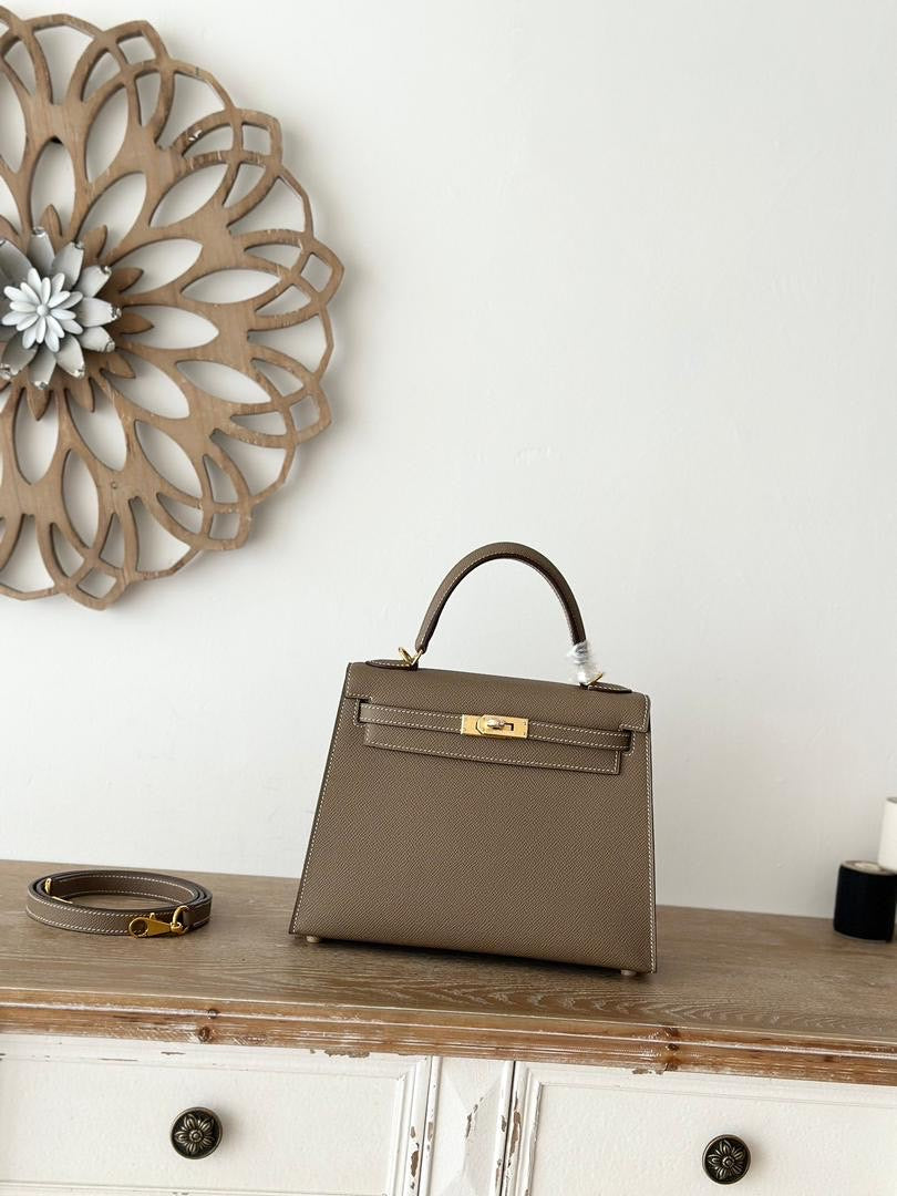 Heritage Carry – Luxury Leather Handbag